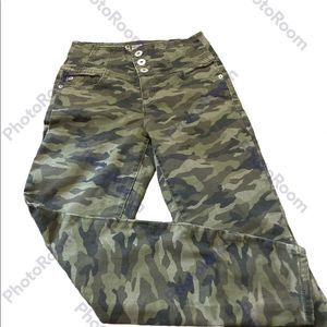 No Boundaries Juniors Camo High Rise Sculpting Jeans